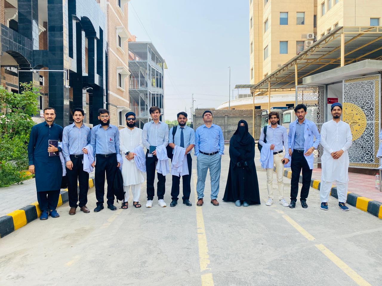 IPS Pharm-D Students Visit Shaukat Khanum Memorial Cancer Hospital